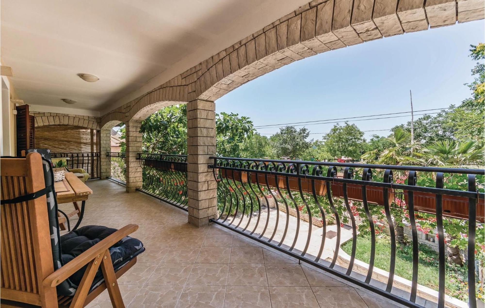 Gorgeous Home In Barban With Kitchen Εξωτερικό φωτογραφία